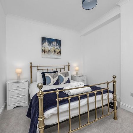 2 Bedroom Flat - With King Sized Beds, Netflix And Sky - Perfect For Contractors, Vacation Guests Or Those Relocating Brighton Luaran gambar