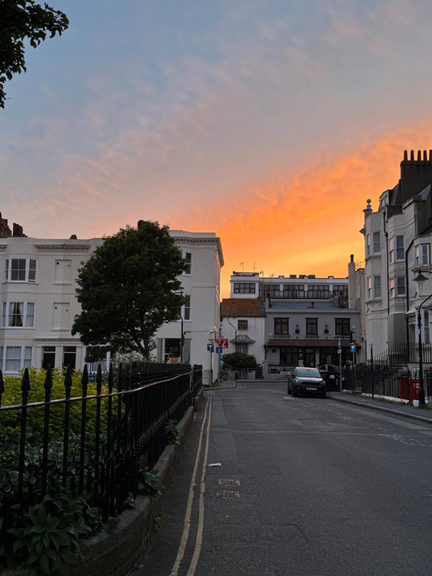 2 Bedroom Flat - With King Sized Beds, Netflix And Sky - Perfect For Contractors, Vacation Guests Or Those Relocating Brighton Luaran gambar