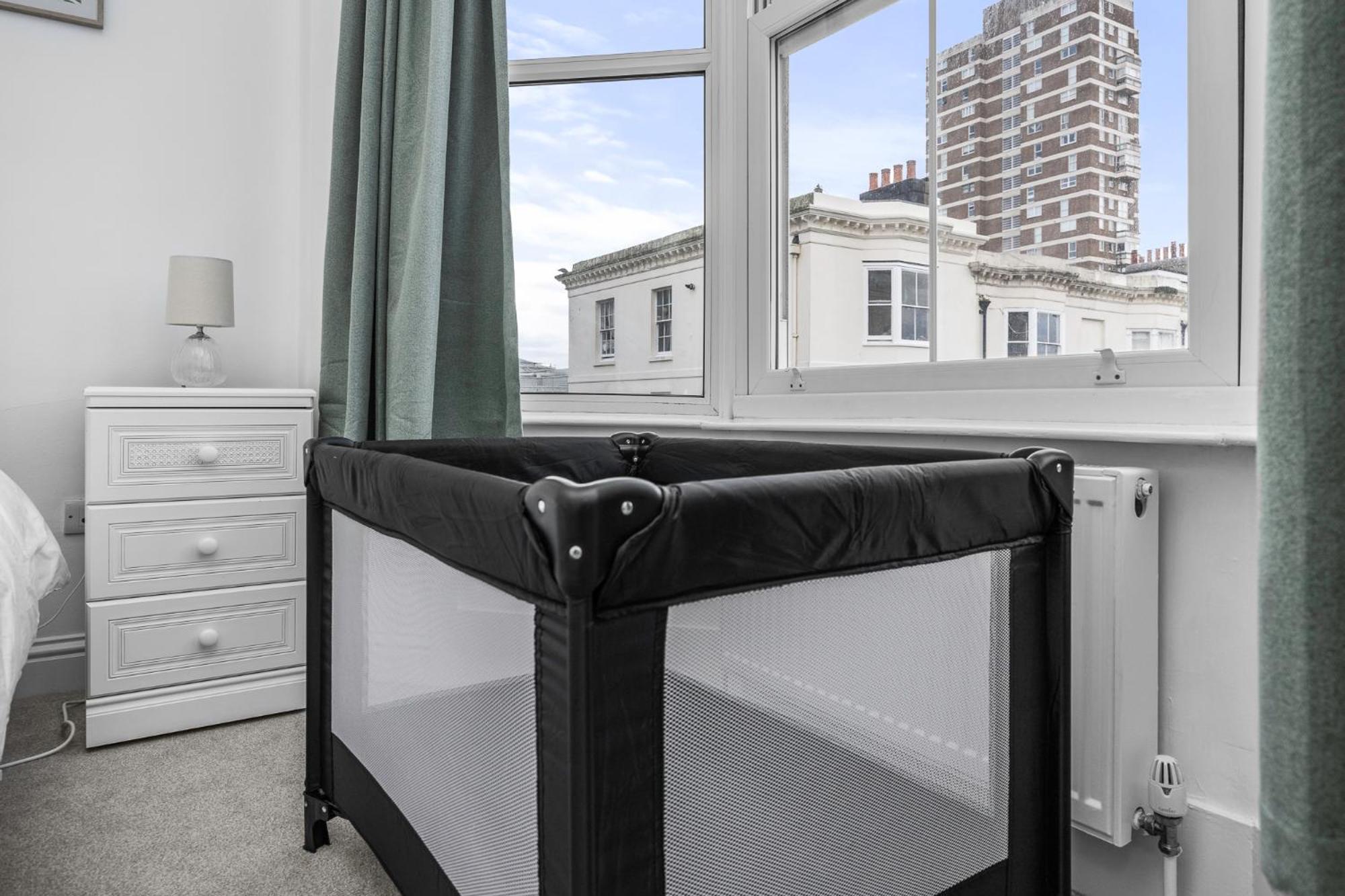 2 Bedroom Flat - With King Sized Beds, Netflix And Sky - Perfect For Contractors, Vacation Guests Or Those Relocating Brighton Luaran gambar