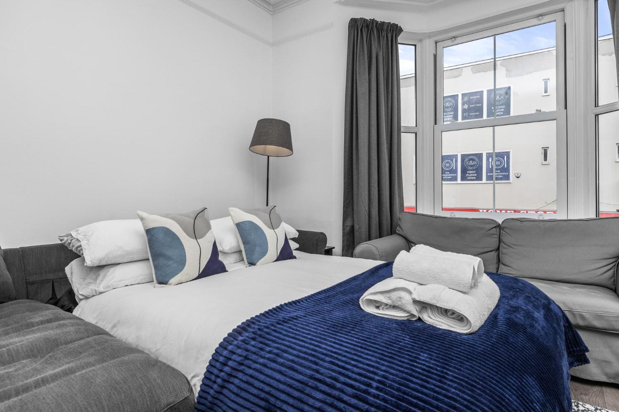 2 Bedroom Flat - With King Sized Beds, Netflix And Sky - Perfect For Contractors, Vacation Guests Or Those Relocating Brighton Luaran gambar