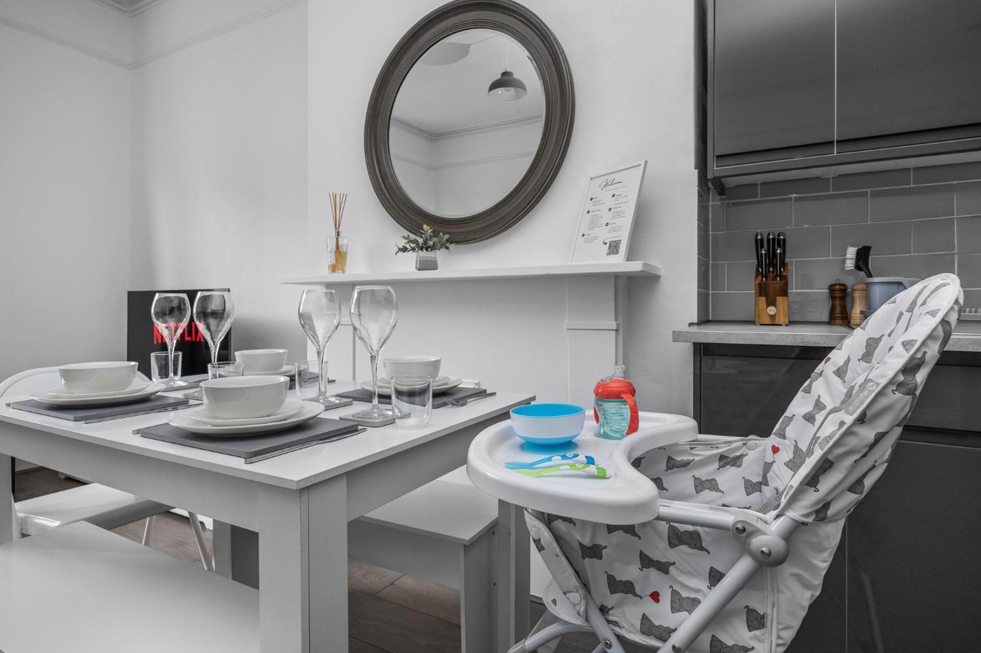 2 Bedroom Flat - With King Sized Beds, Netflix And Sky - Perfect For Contractors, Vacation Guests Or Those Relocating Brighton Luaran gambar