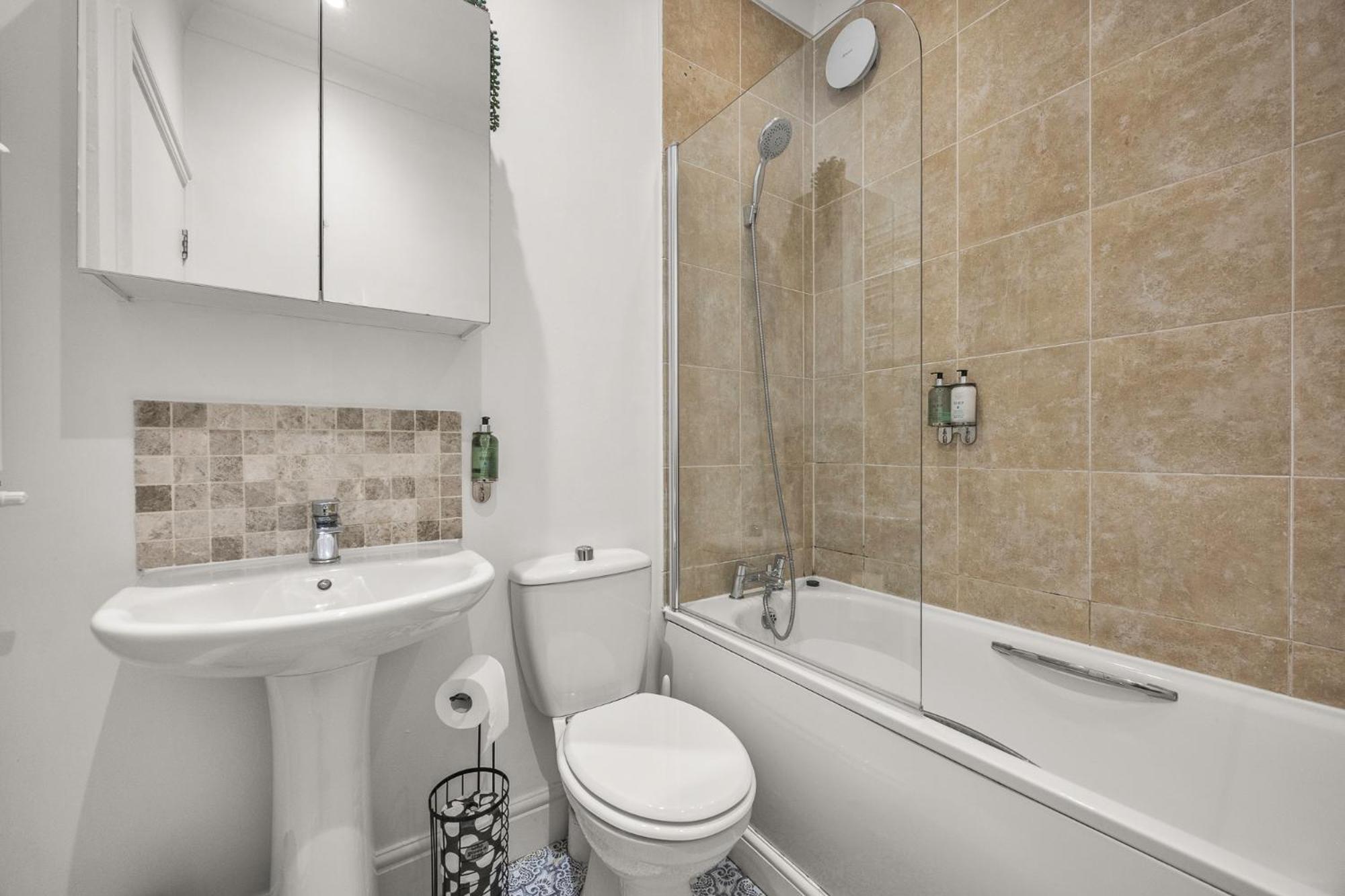 2 Bedroom Flat - With King Sized Beds, Netflix And Sky - Perfect For Contractors, Vacation Guests Or Those Relocating Brighton Luaran gambar