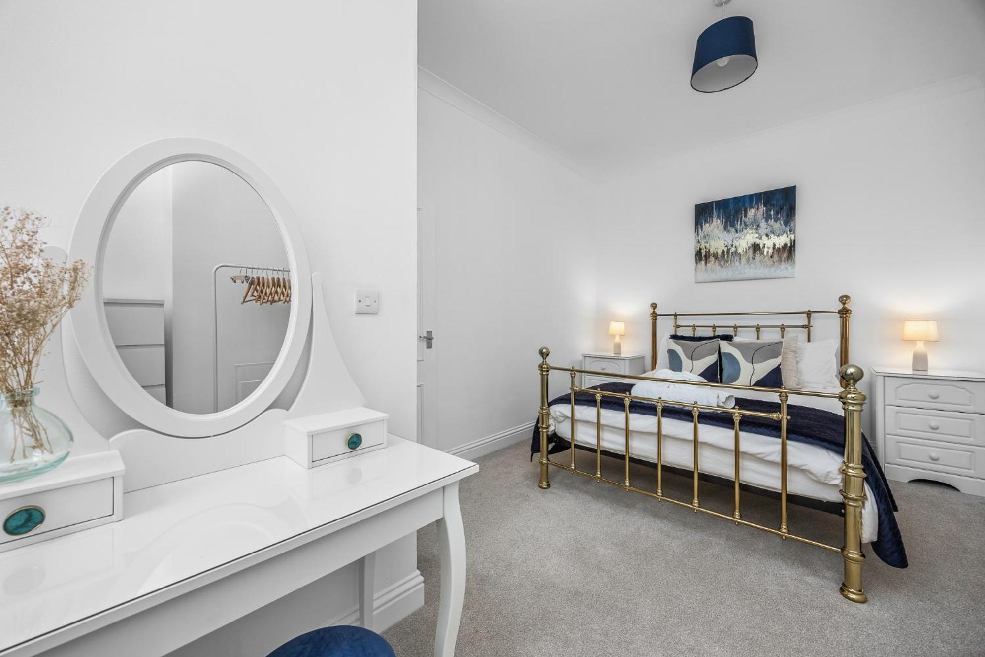 2 Bedroom Flat - With King Sized Beds, Netflix And Sky - Perfect For Contractors, Vacation Guests Or Those Relocating Brighton Luaran gambar