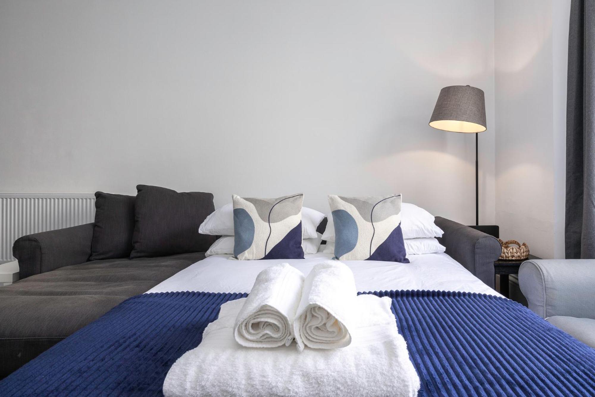 2 Bedroom Flat - With King Sized Beds, Netflix And Sky - Perfect For Contractors, Vacation Guests Or Those Relocating Brighton Luaran gambar