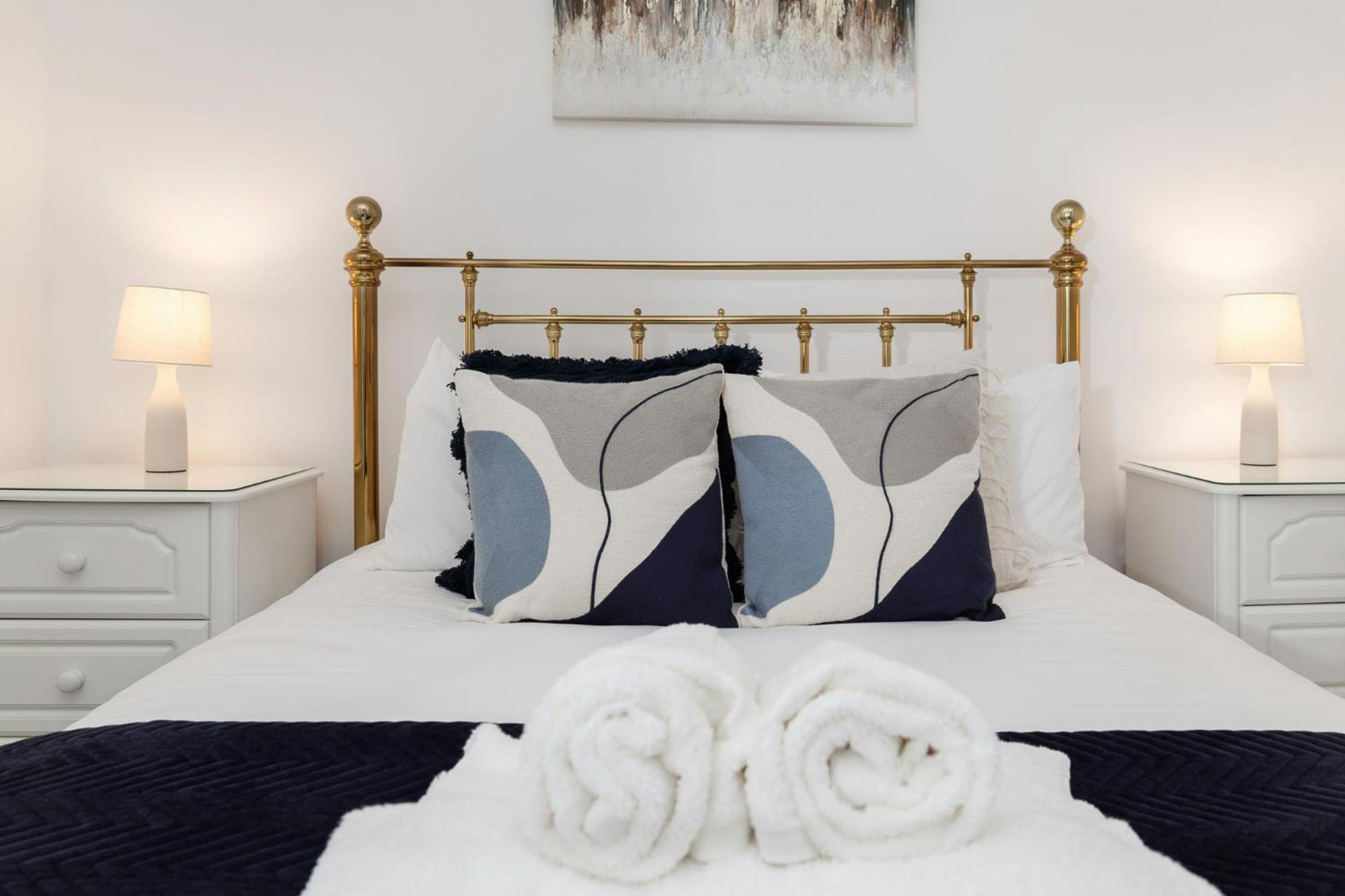 2 Bedroom Flat - With King Sized Beds, Netflix And Sky - Perfect For Contractors, Vacation Guests Or Those Relocating Brighton Luaran gambar